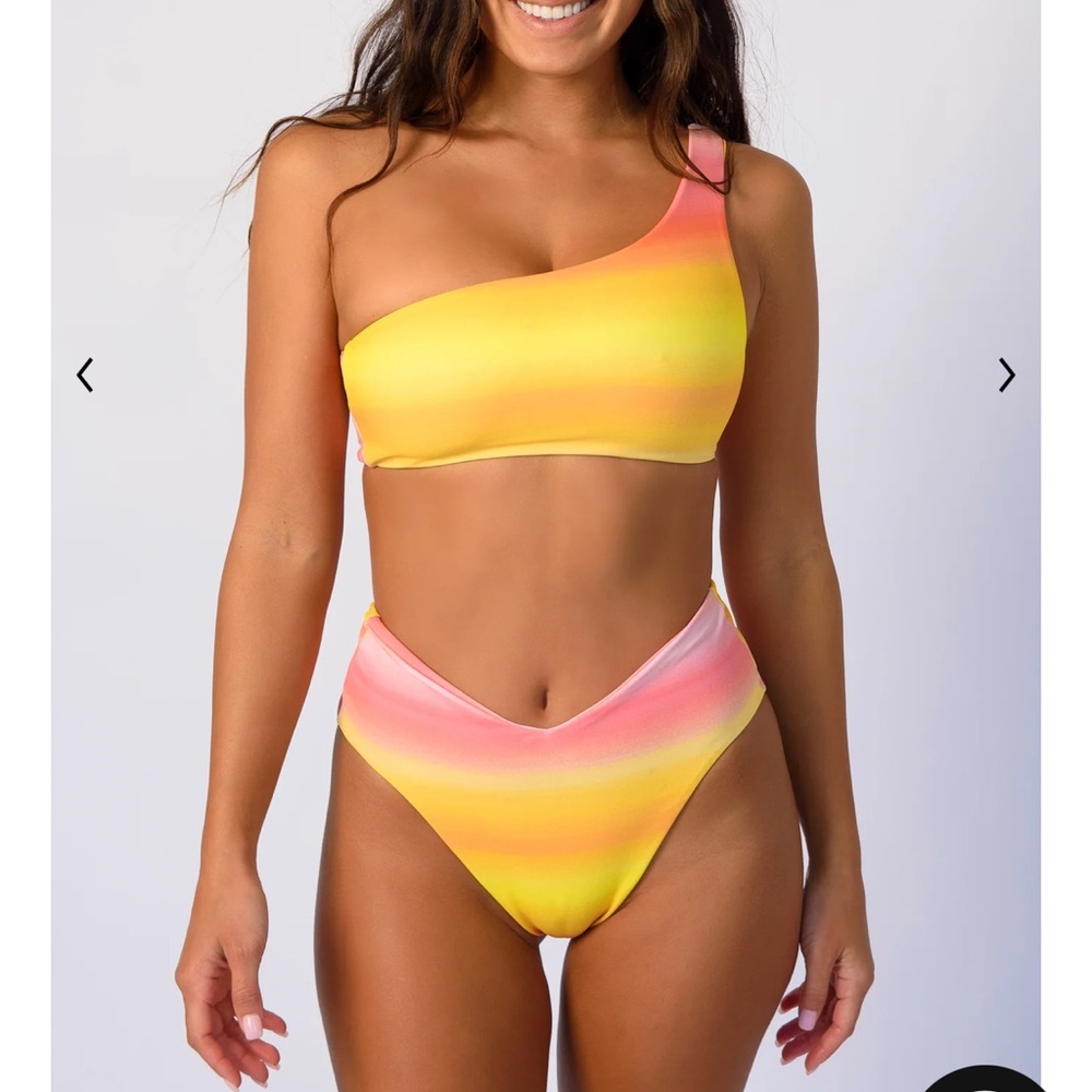 NWT skatie swim Melly bottoms S sunrise